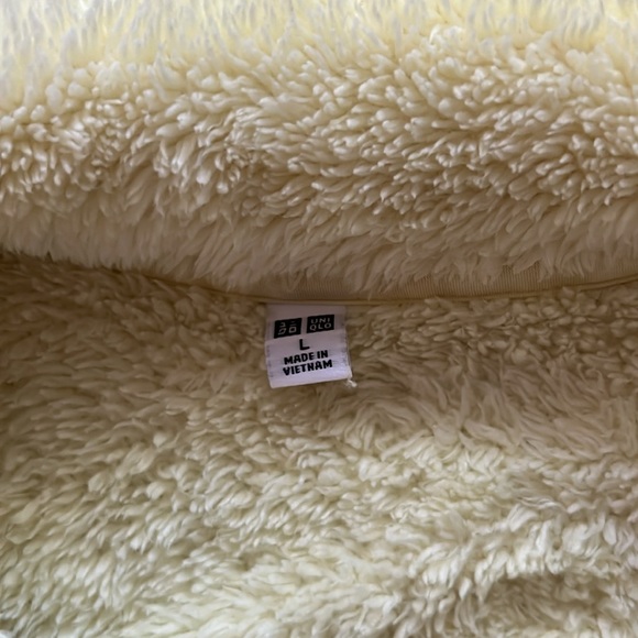 Uniqlo Fuzzy Banana Yellow Short Teddy Jacket Size: Large (L) - Picture 11 of 15